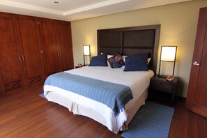 Junior Suite, 1 King Bed
