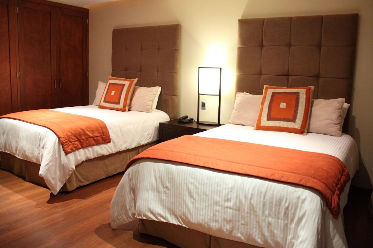 1 dormitorio, ropa de cama de alta calidad, caja fuerte y escritorio