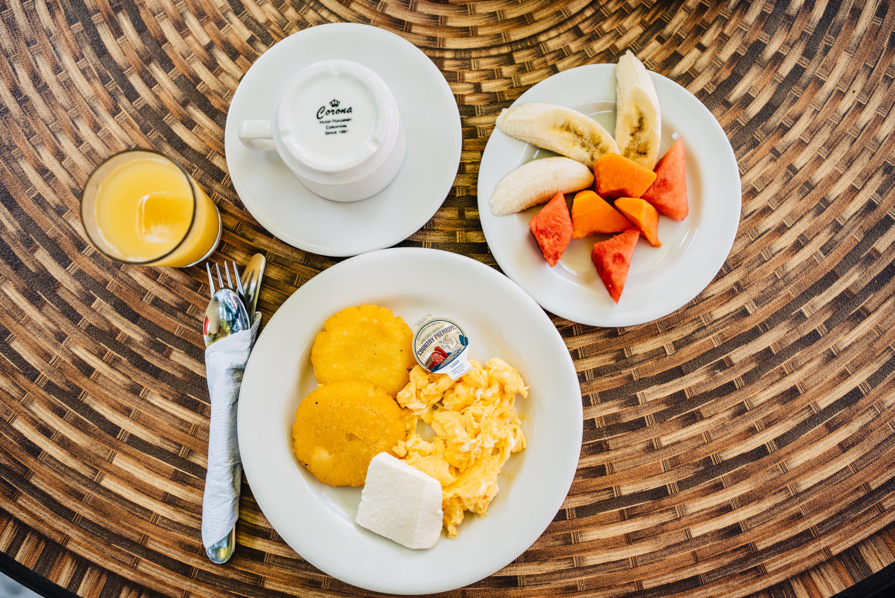 daily cooked-to-order breakfast (cop 30000 per person)