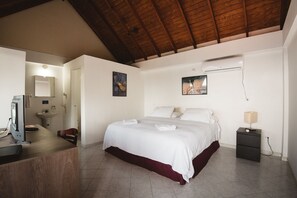 Habitación doble de uso individual, 1 cama matrimonial, vista parcial al océano | Vista desde la habitación