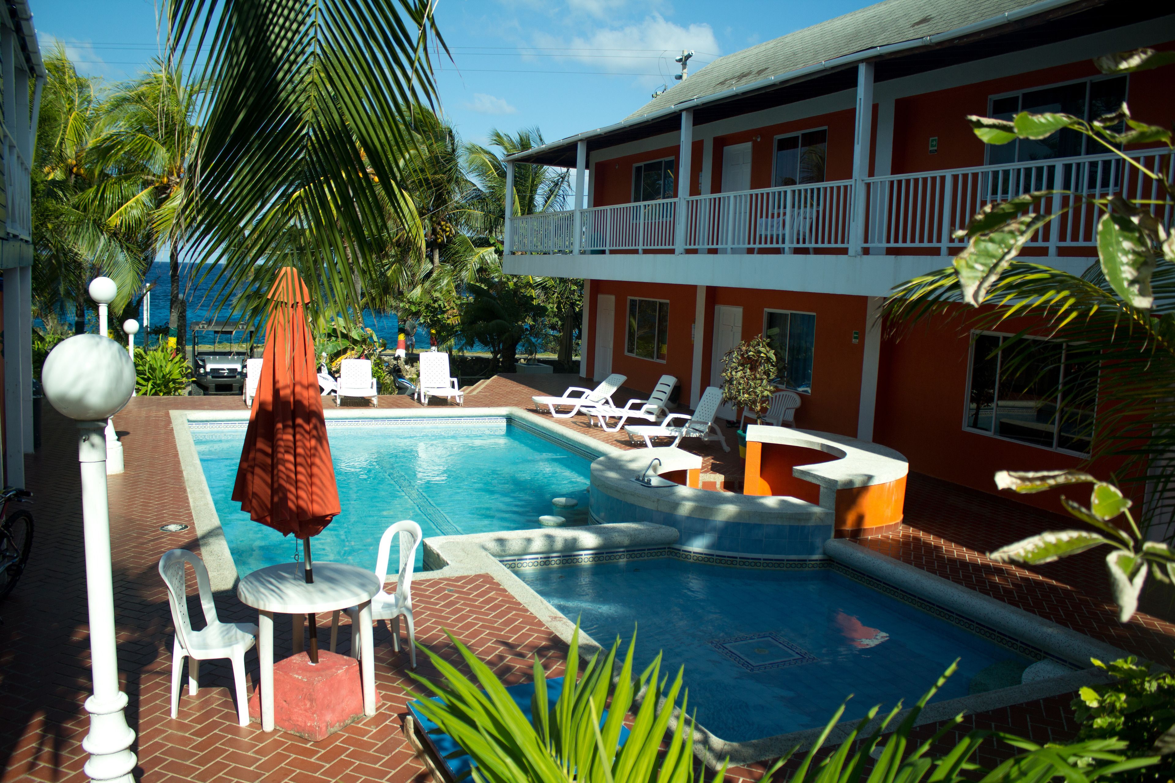 2 outdoor pools, pool loungers