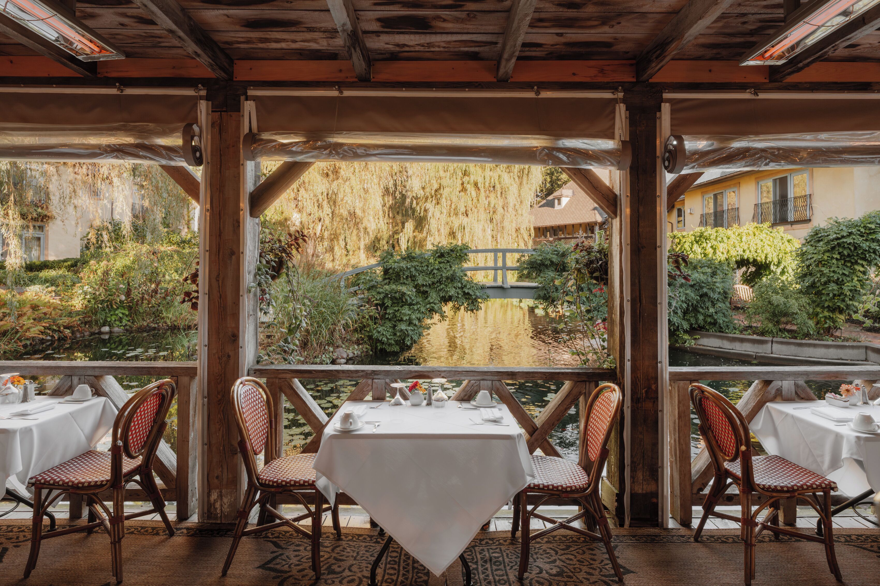 2 restaurants, breakfast, lunch, dinner served; French cuisine