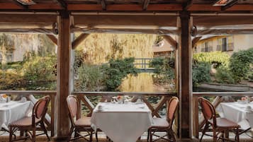 2 restaurants, breakfast, lunch, dinner served; French cuisine