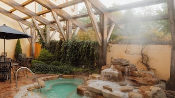 Kroppsbehandlinger, massasje med varme steiner og dypvevsmassasje