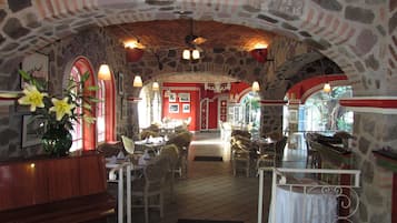 Free daily cooked-to-order breakfast
