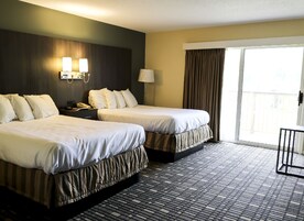 Escrivaninha, espaço de trabalho para notebook, cortinas blackout