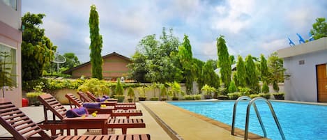 Outdoor pool, pool loungers