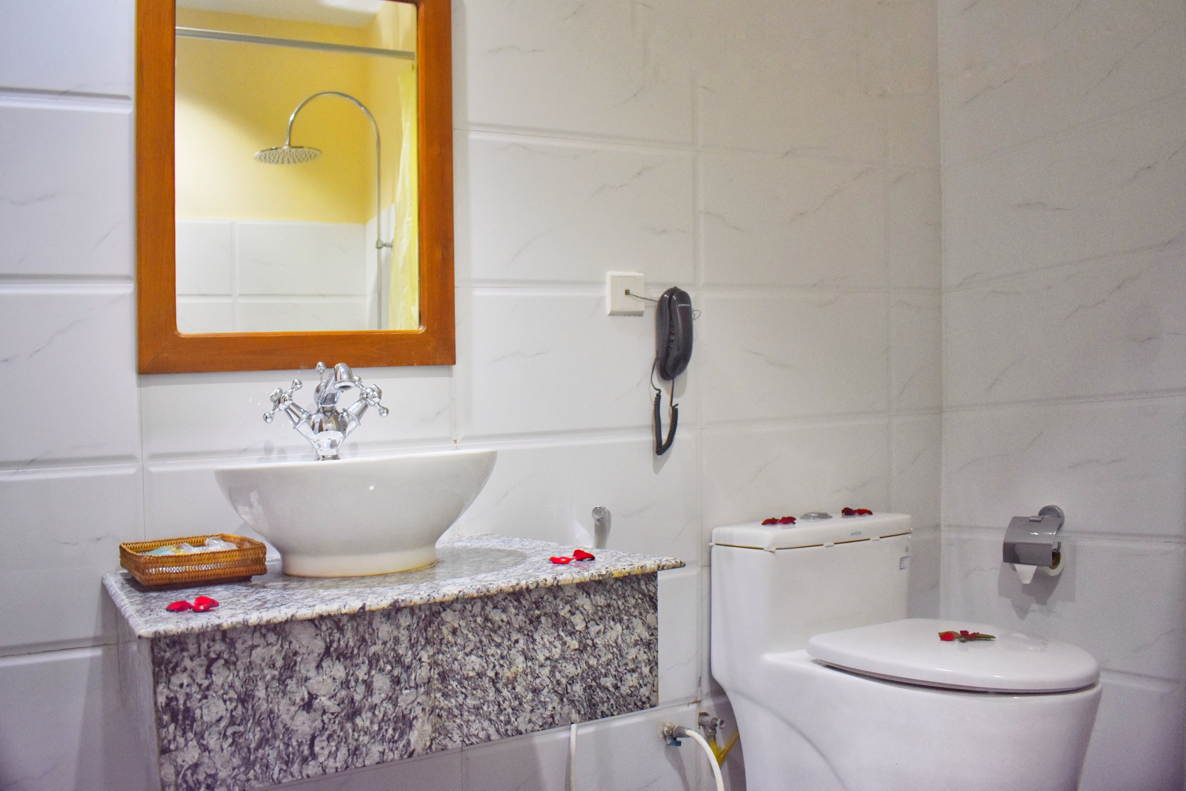 standard double room | bathroom | shower, free toiletries, hair dryer, slippers