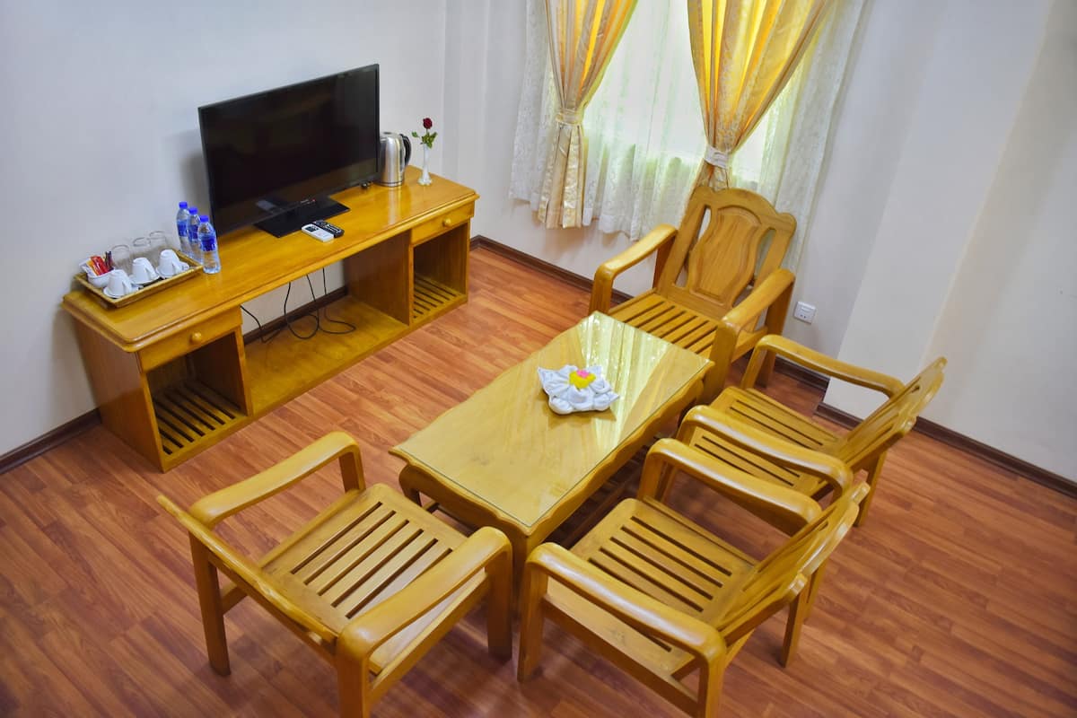 superior twin room | minibar, desk, blackout curtains, soundproofing