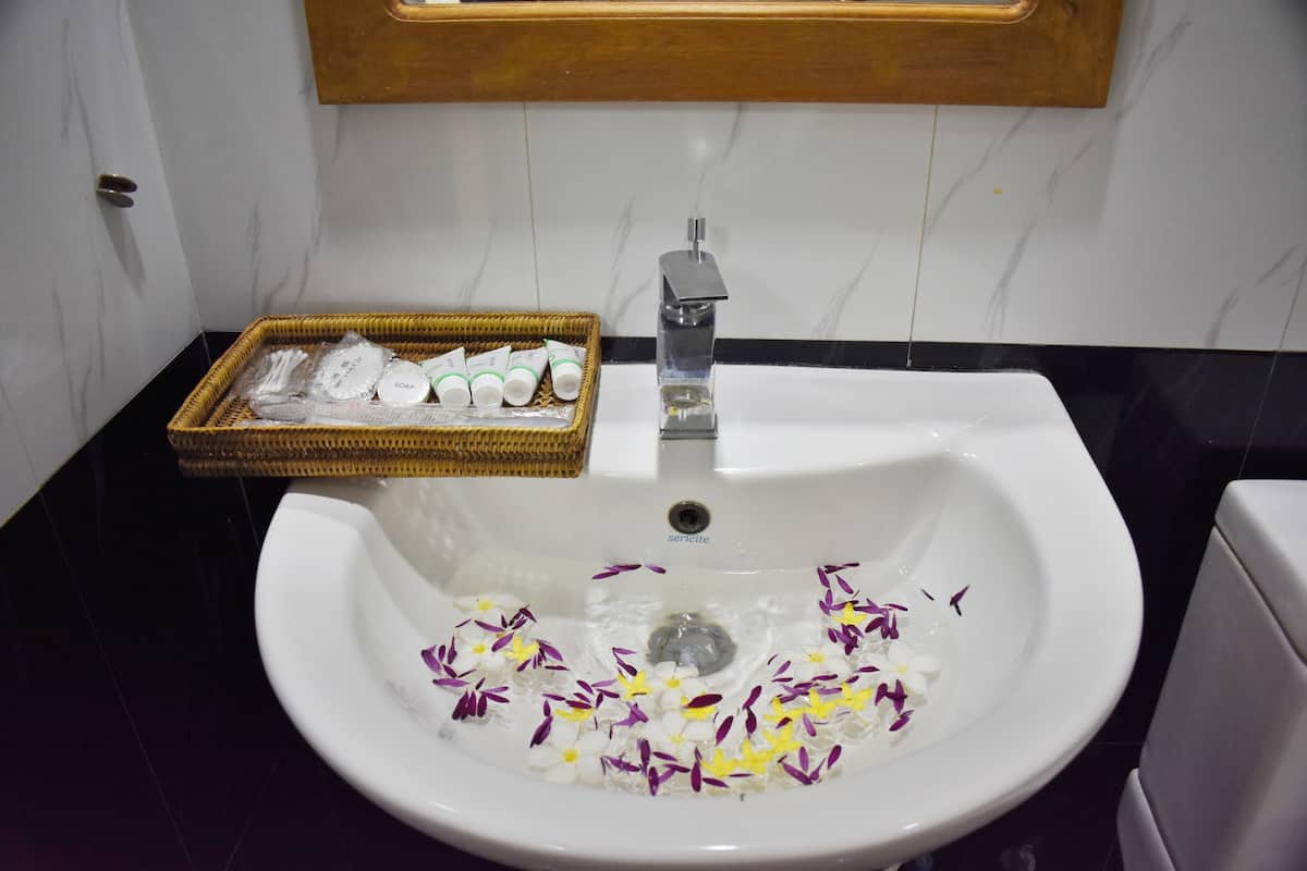 family suite, 3 single beds, city view, poolside | bathroom | shower, free toiletries, hair dryer, slippers