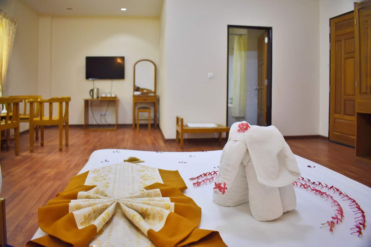 Standard Double Room | Minibar, desk, blackout curtains, soundproofing