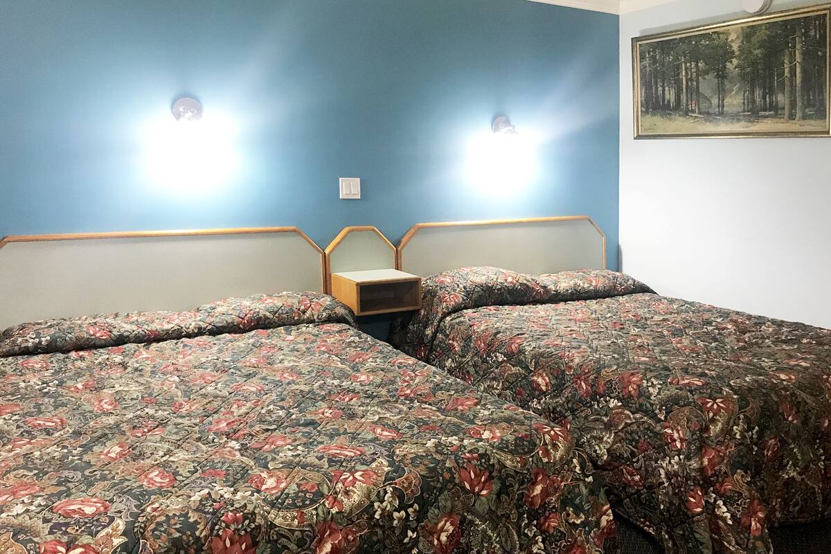 1 bedroom, individually decorated, individually furnished, desk