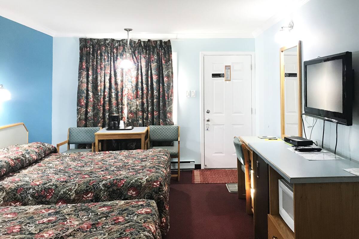 1 bedroom, individually decorated, individually furnished, desk