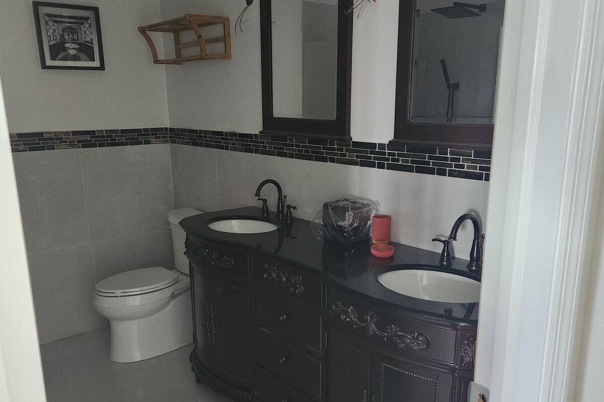 luxury suite, 1 king bed, ocean view | bathroom | shower, rainfall showerhead, hair dryer, towels