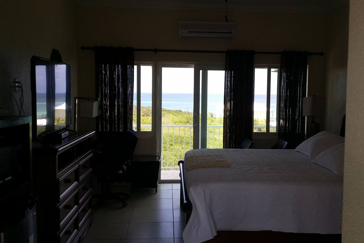 1 dormitorio, ropa de cama de alta calidad, edredones de plumas