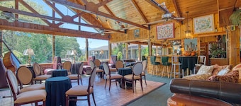 Piazza's Pine Cone Inn
