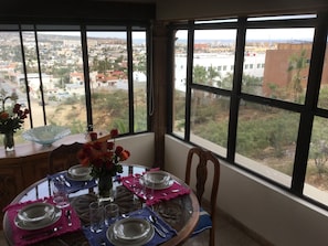 In-room dining - Sunrise Cove Luxury Penthouse (Cabo San Lucas)