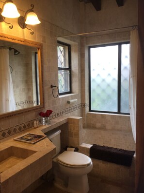 Premium Penthouse, 2 Bedrooms, Balcony, Ocean View | Bathroom | Separate bathtub and shower, free toiletries, hair dryer - Sunrise Cove Luxury Penthouse (Cabo San Lucas)