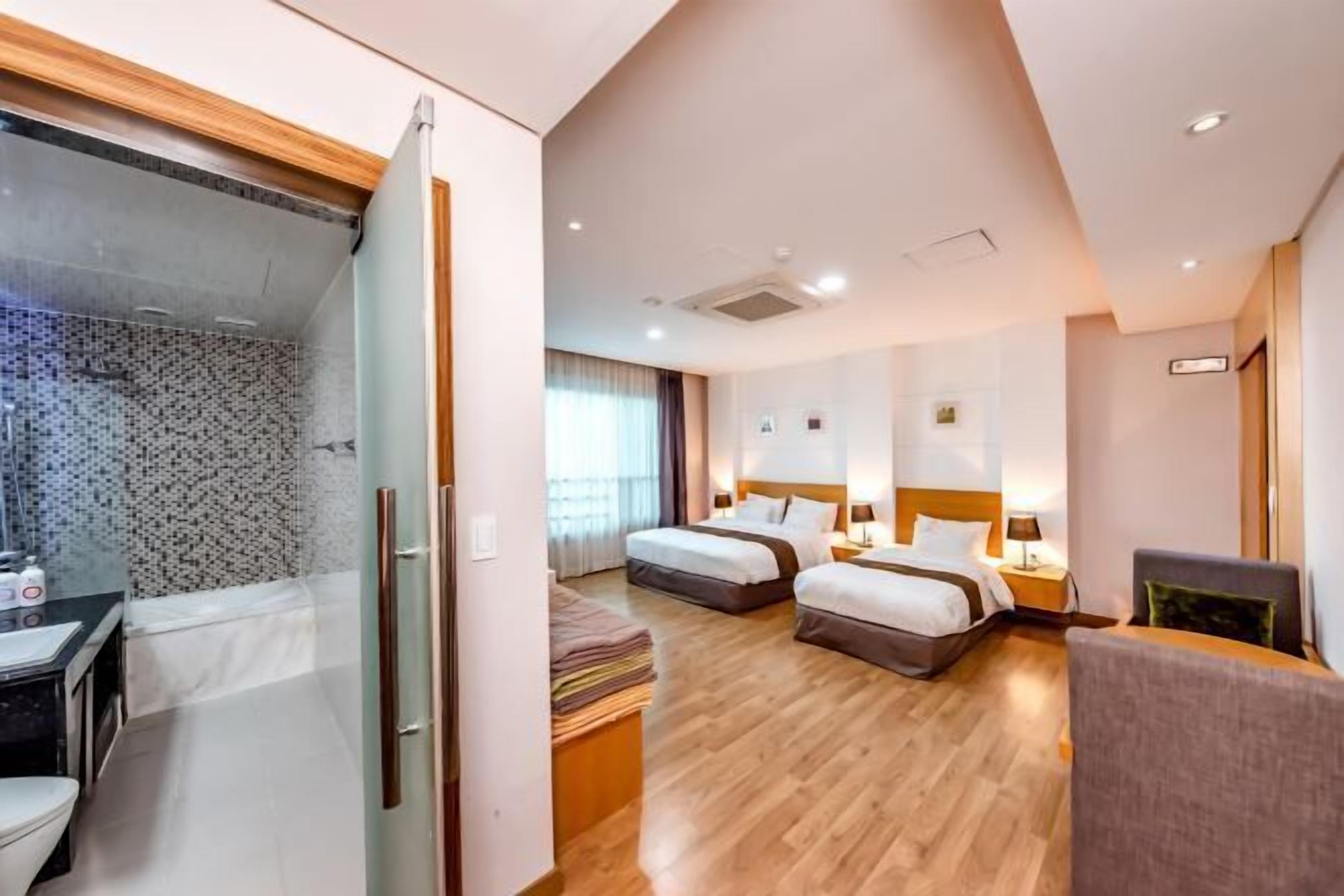 In-room safe, free WiFi