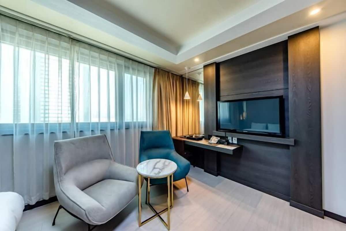Living area | Flat-screen TV