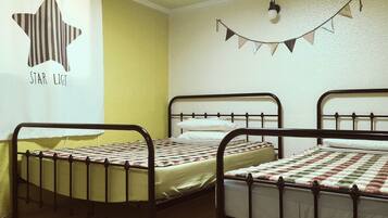 Family Room (1D, 1S bed)- Same gender Only | Desk, rollaway beds, free WiFi
