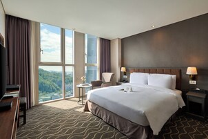 高档床上用品、客房内保险箱、遮光窗帘、隔音