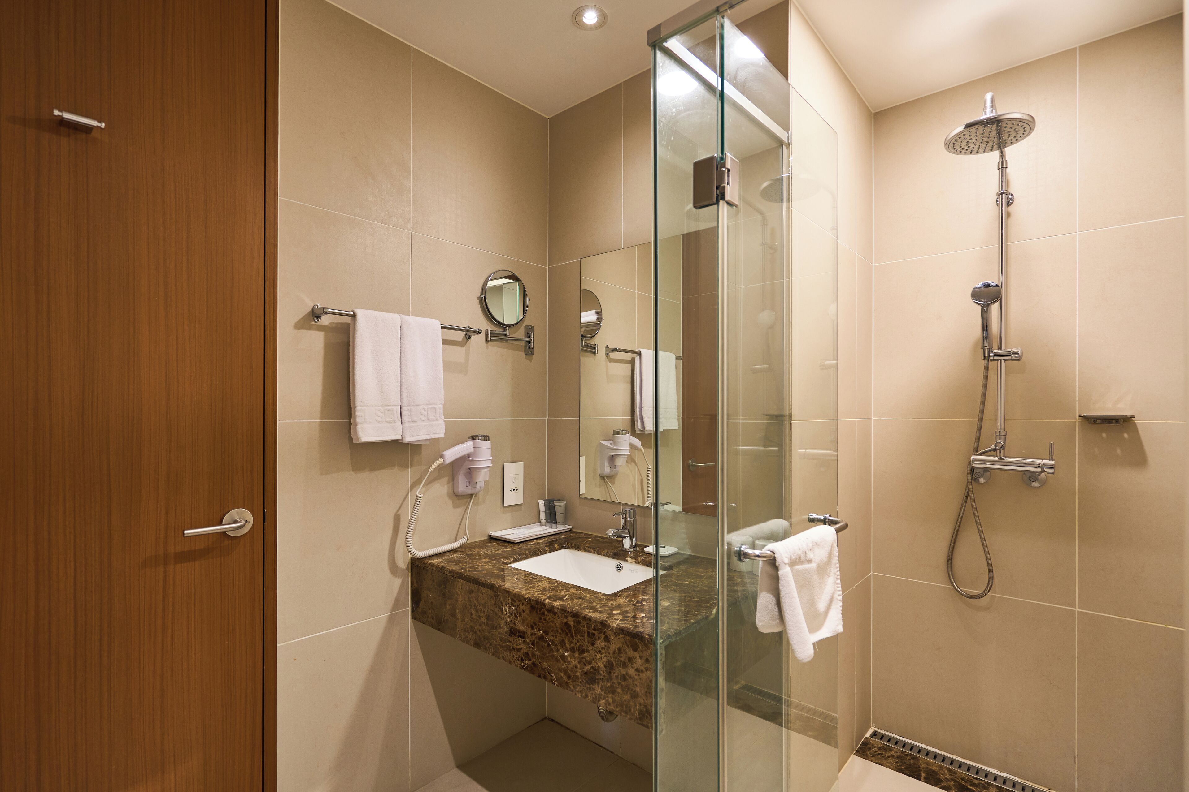 square signature double room with late check-out until 2pm | bathroom | shower, hair dryer, slippers, bidet