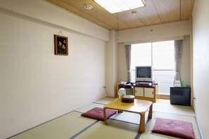 書桌、免費 Wi-Fi、床單