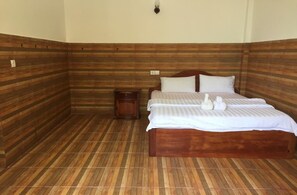 Safe på rommet, skrivebord og wi-fi (inkludert)