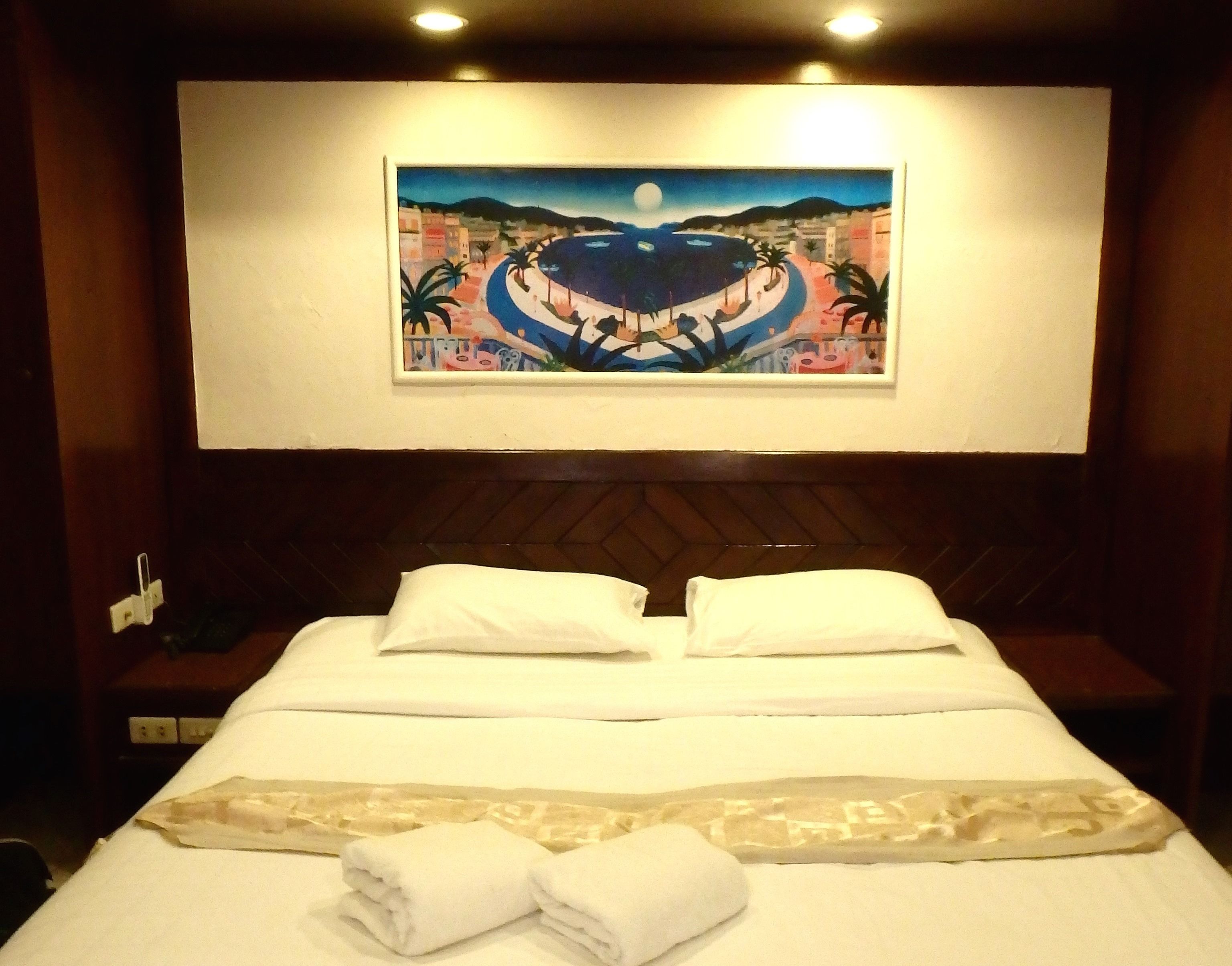 deluxe room | premium bedding, in-room safe, desk, soundproofing