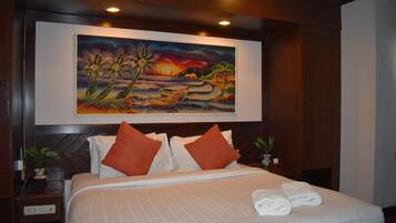 Deluxe Room | Premium bedding, in-room safe, desk, soundproofing