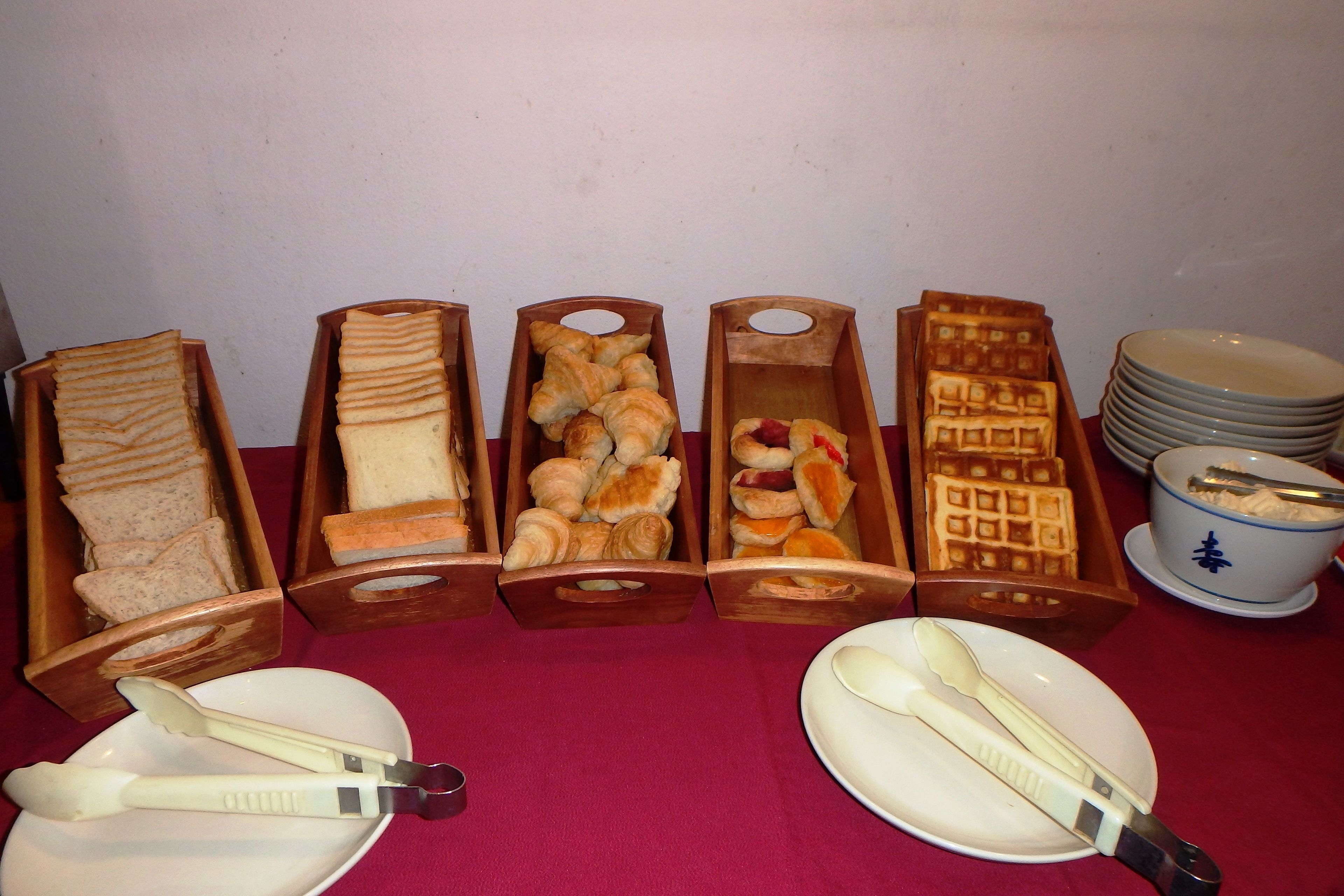 daily buffet breakfast for a fee