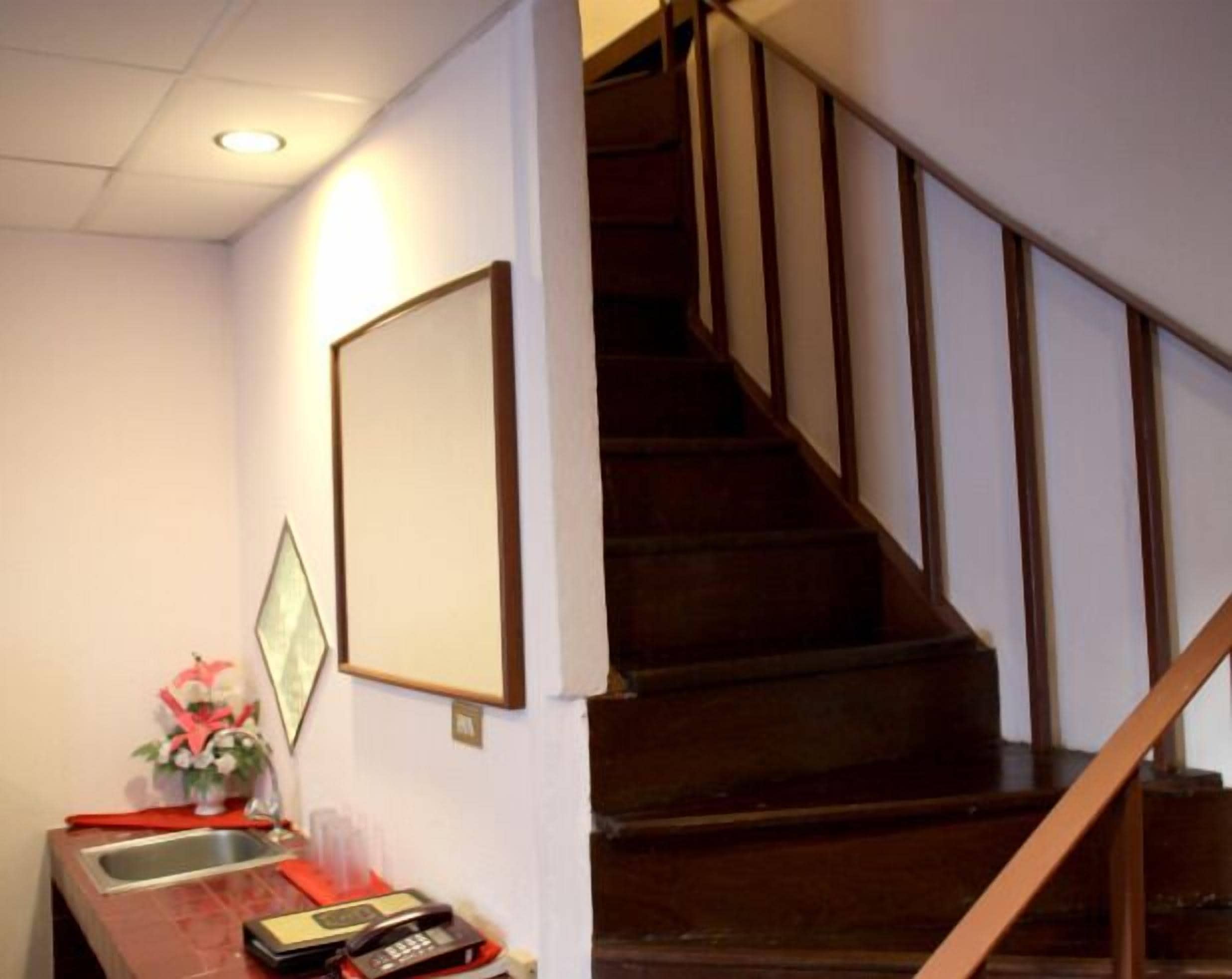 grand deluxe  | living area | flat-screen tv