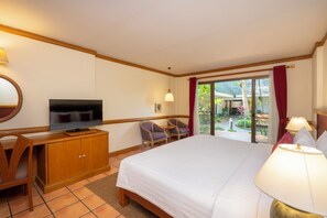 Villa Deluxe | Minibar, caja fuerte, escritorio y cortinas opacas