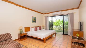 Garden Deluxe Quad | Minibar, caja fuerte, escritorio y cortinas opacas