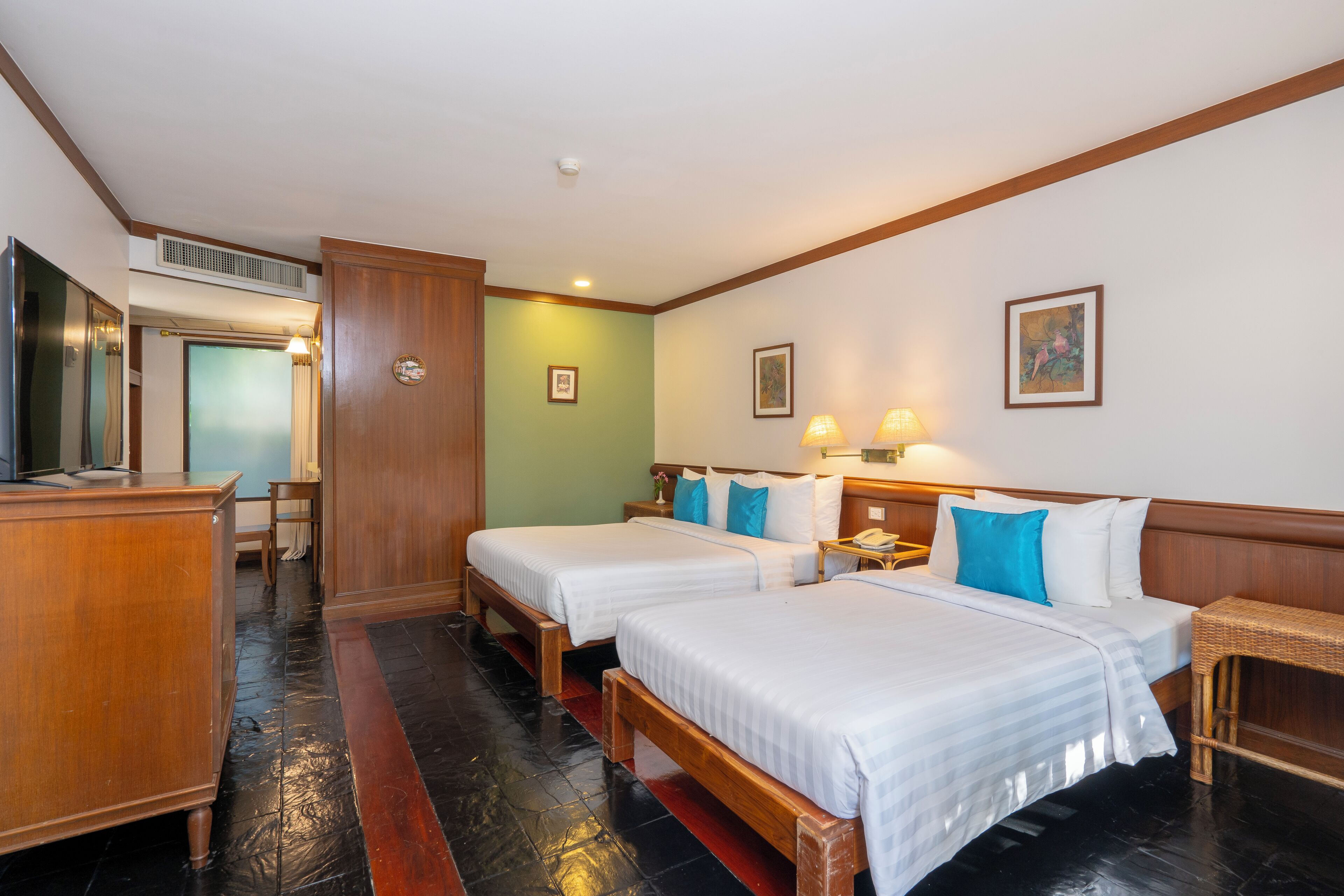 Garden Superior Quad | Minibar, in-room safe, desk, blackout curtains