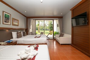 Riverside Deluxe Triple | Minibar, coffres-forts dans les chambres, bureau, rideaux occultants