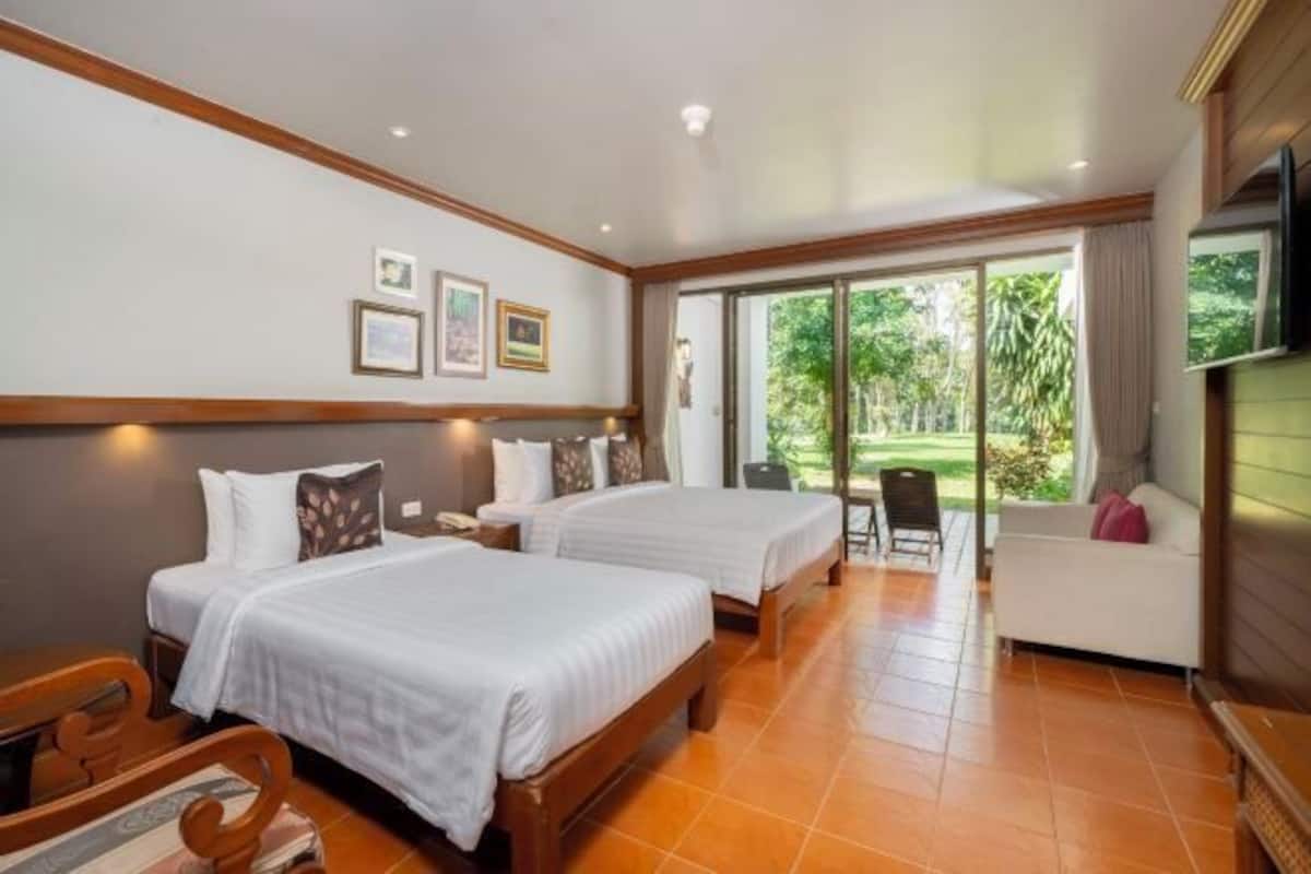 Minibar, Zimmersafe, Schreibtisch, Verdunkelungsvorhänge