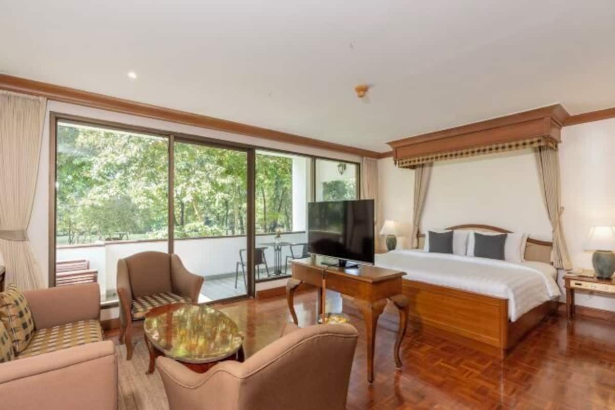 Minibar, Zimmersafe, Schreibtisch, Verdunkelungsvorhänge