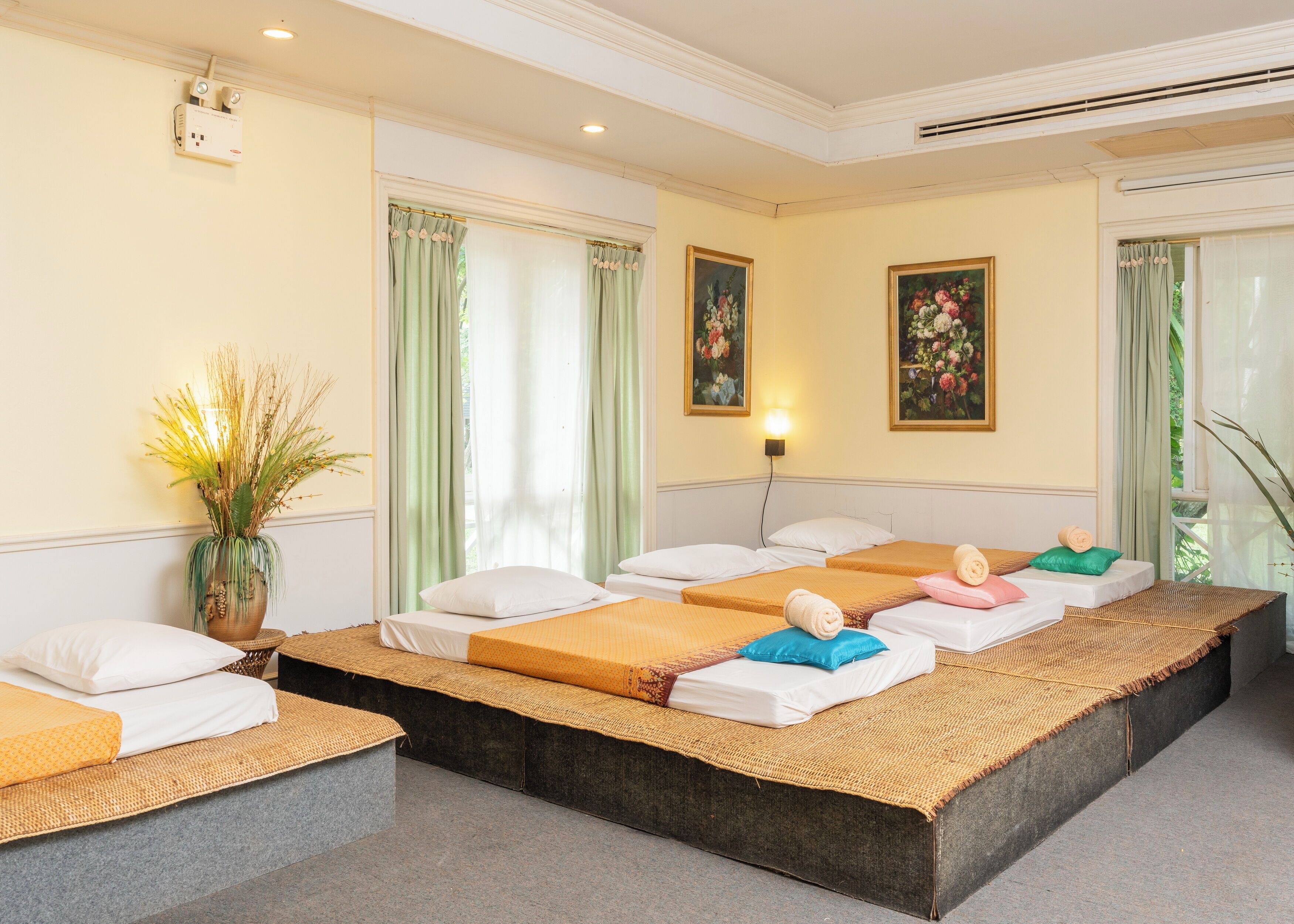 Couples treatment room(s), aromatherapy, Thai massages, body scrubs