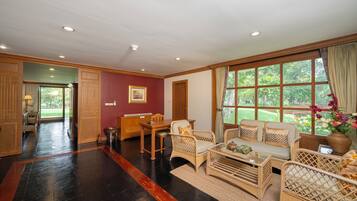 Minibar, in-room safe, desk, blackout curtains