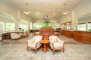 Lobby-Lounge