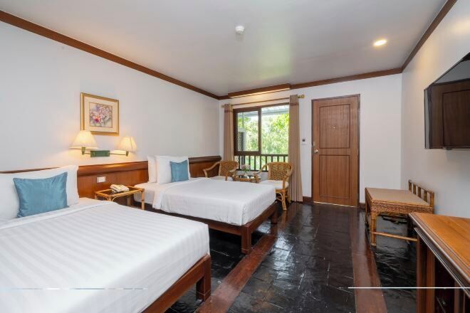 Minibar, Zimmersafe, Schreibtisch, Verdunkelungsvorhänge