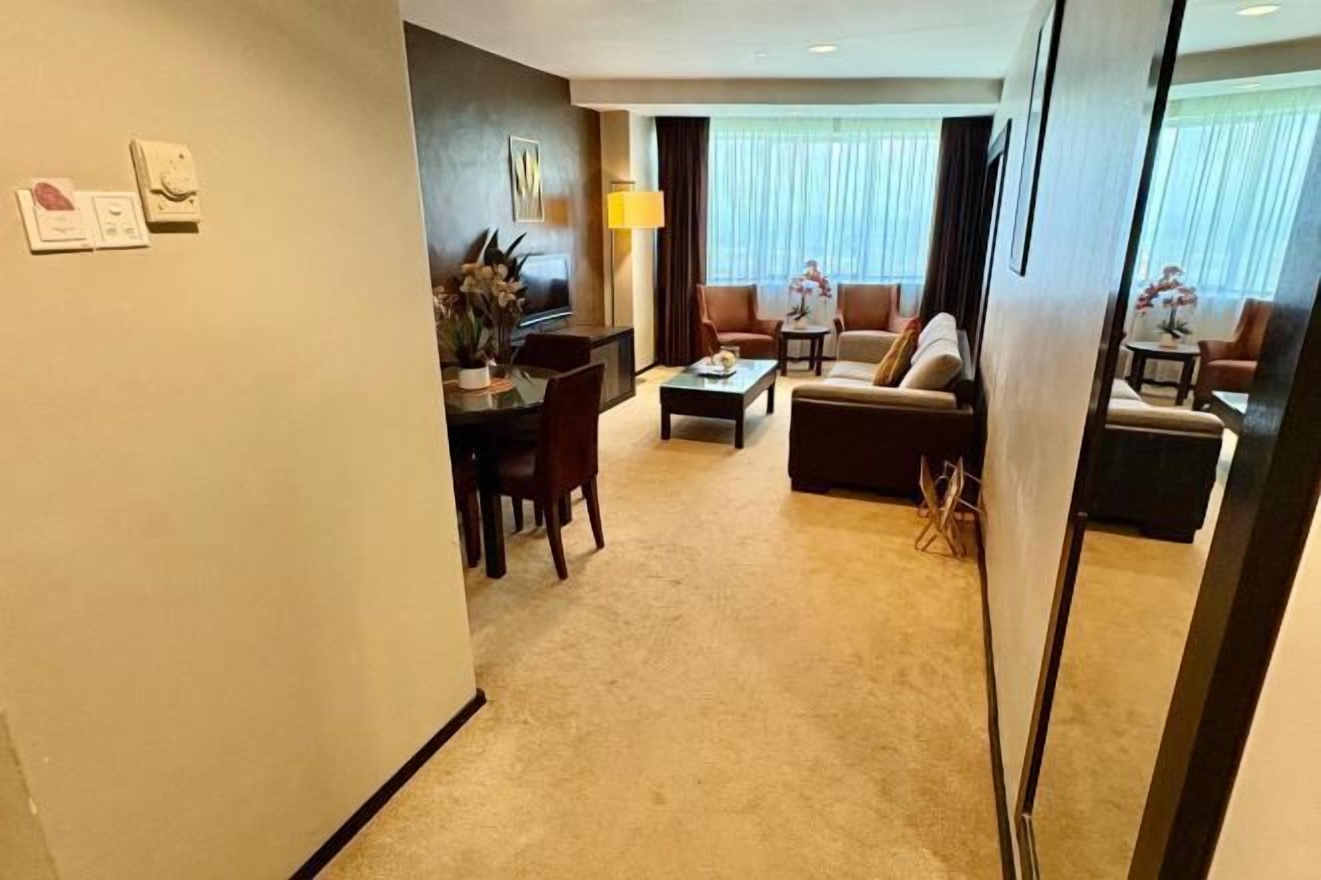 Khu phòng khách | TV LCD 32-inch có truyền hình cáp, TV 