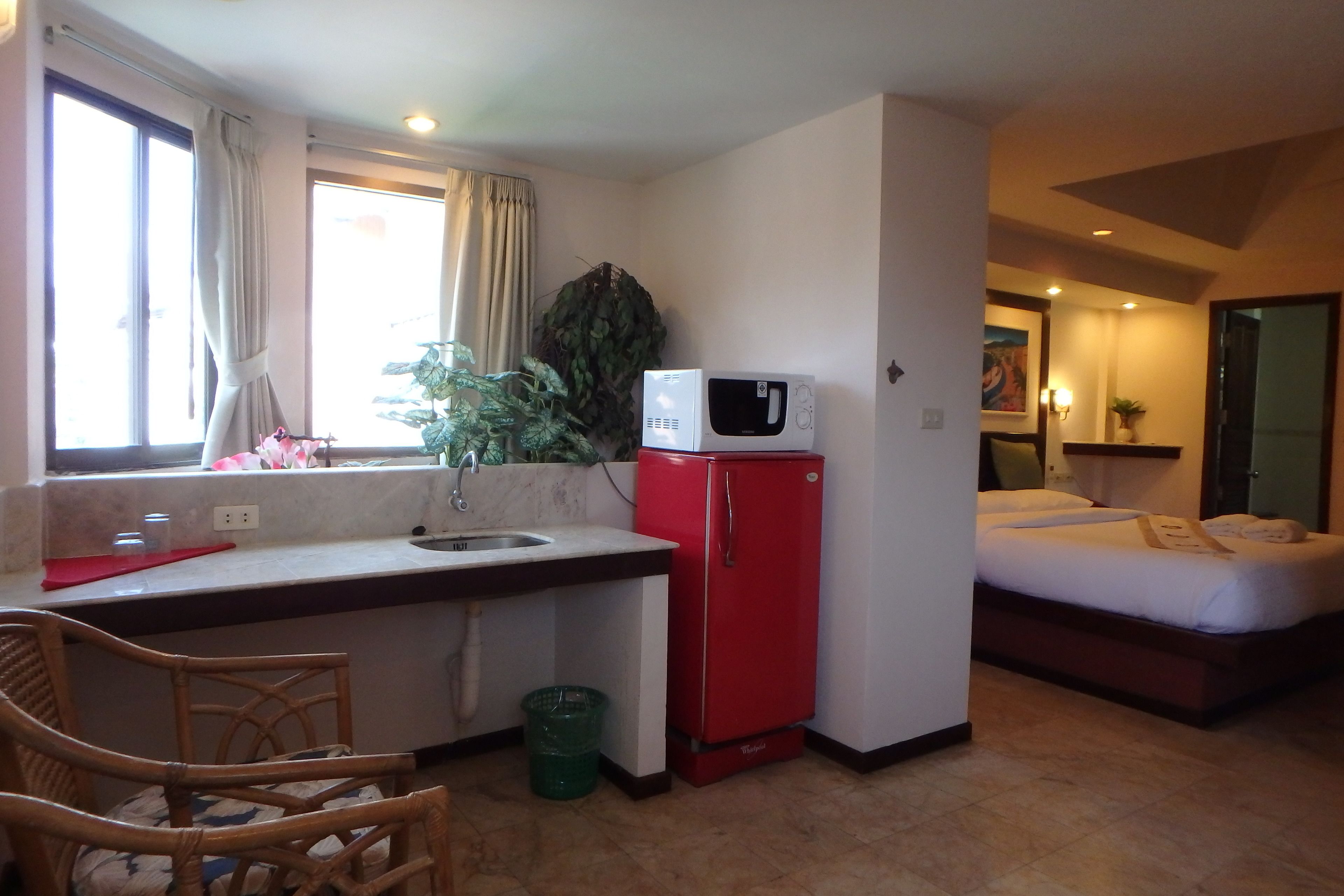 grand deluxe | premium bedding, in-room safe, desk, soundproofing