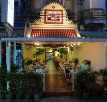 Tempat makan luar