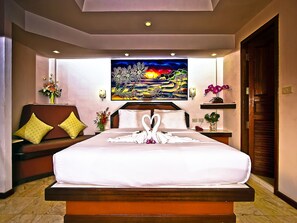 Deluxe Room  | 高級寢具、客房內保險箱、書桌、隔音