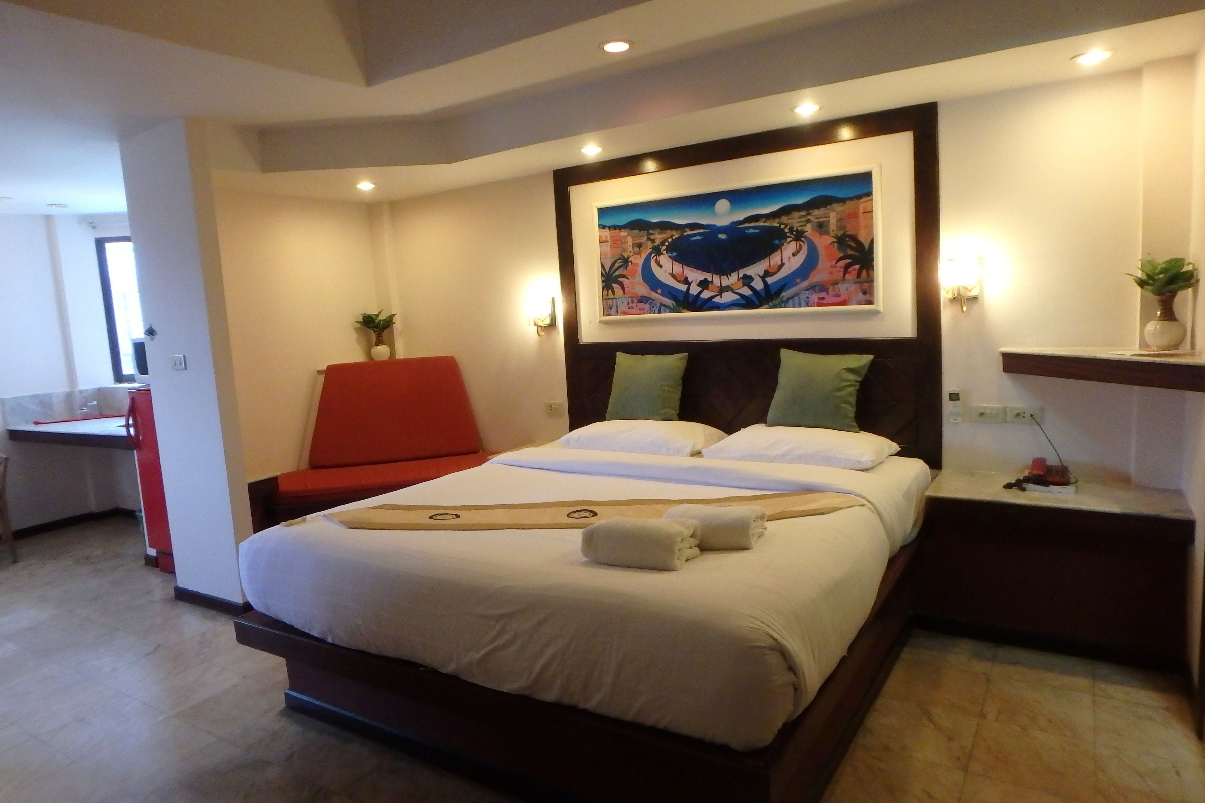 grand deluxe | premium bedding, in-room safe, desk, soundproofing