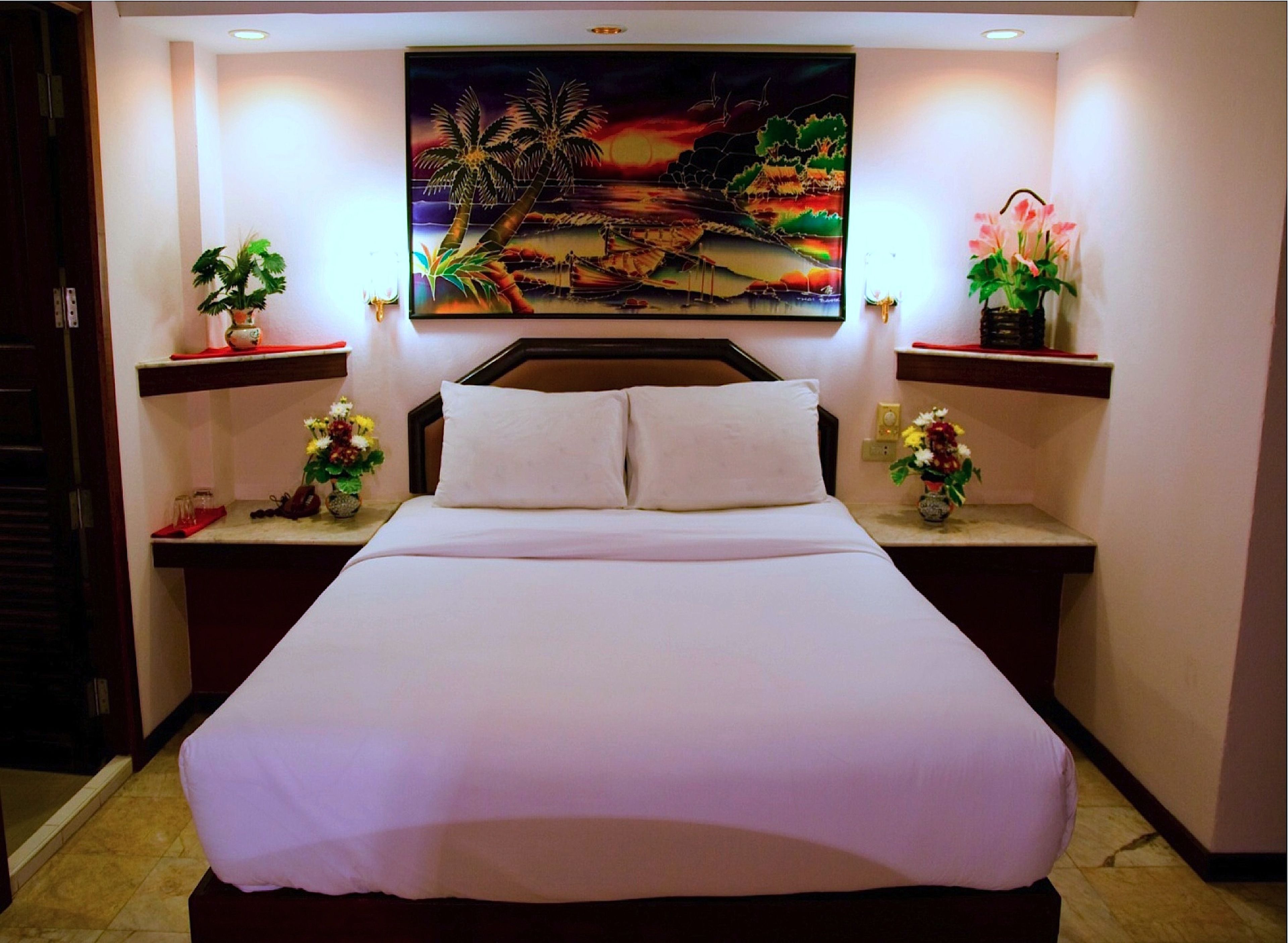 standard room | premium bedding, in-room safe, desk, soundproofing