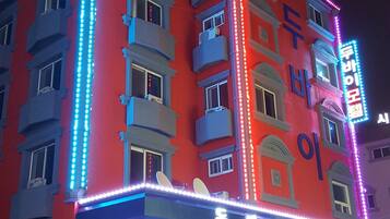 Free WiFi, bed sheets